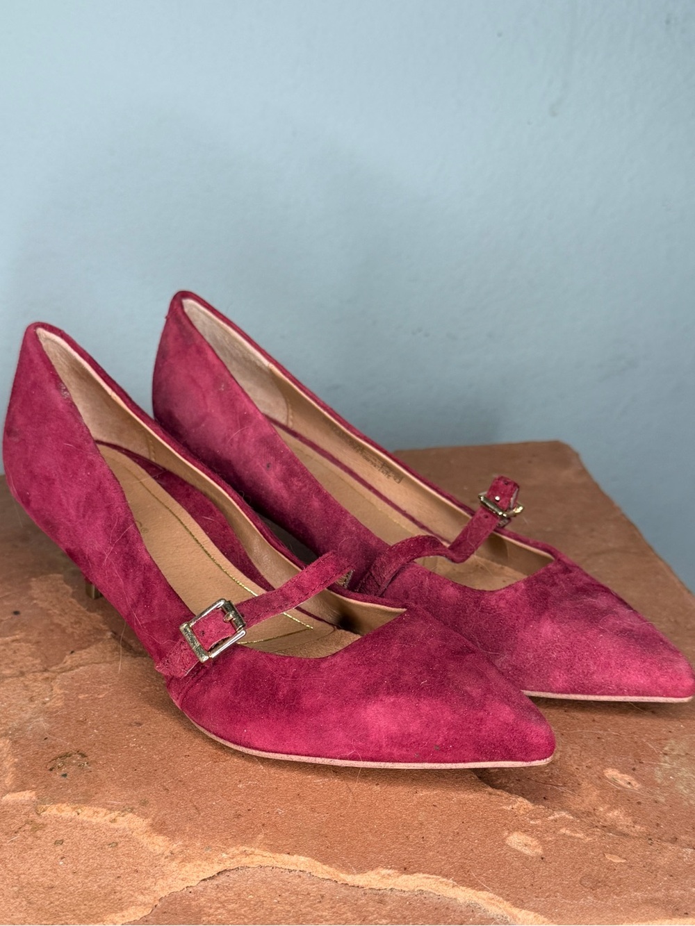 Vionic Suede Heels - Picture 4 of 7